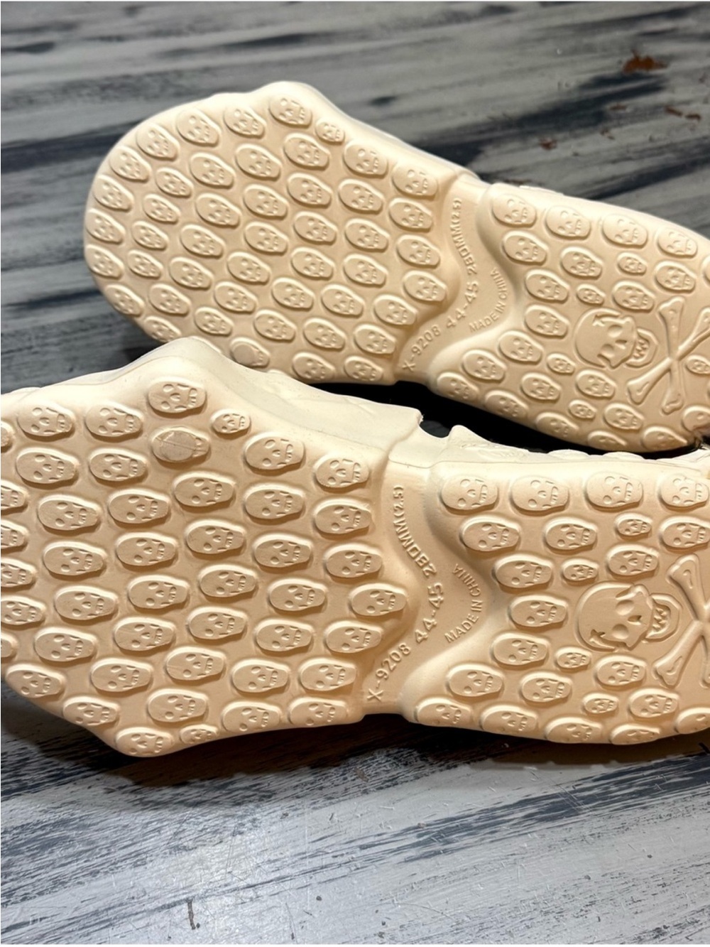 3D Skull Slide Sandals in Cream - Men's Gothic EVA Slip-Ons NWOT - Picture 9 of 13